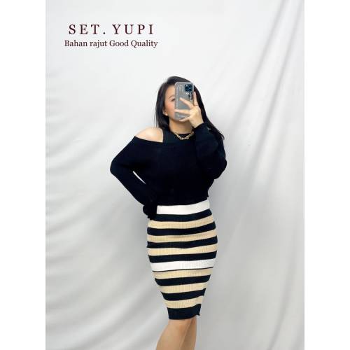 Set Yupi Rajut Stripe Black